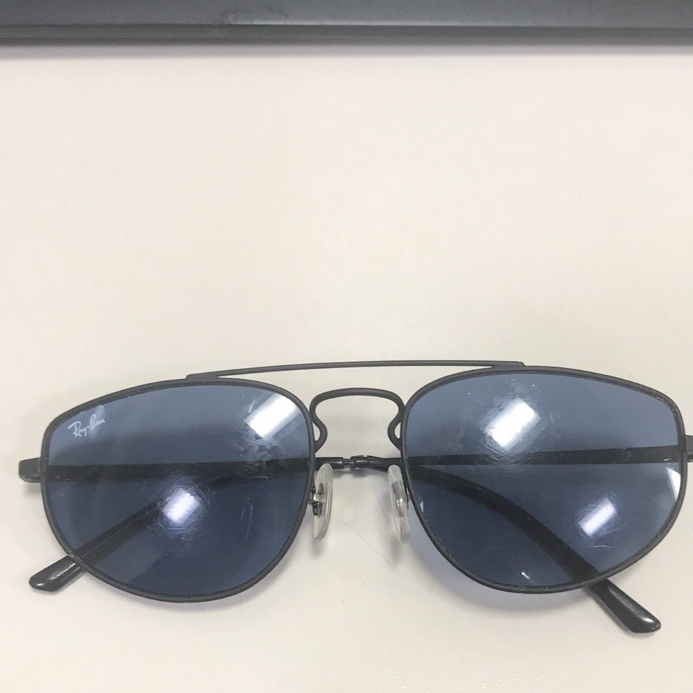 It’s original rayban glass very good condition